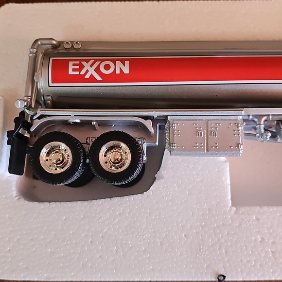 Exxon Die Cast Collectible Tanker BNWT Collectors Semi Truck Oil Trucker Gift - Picture 6 of 8